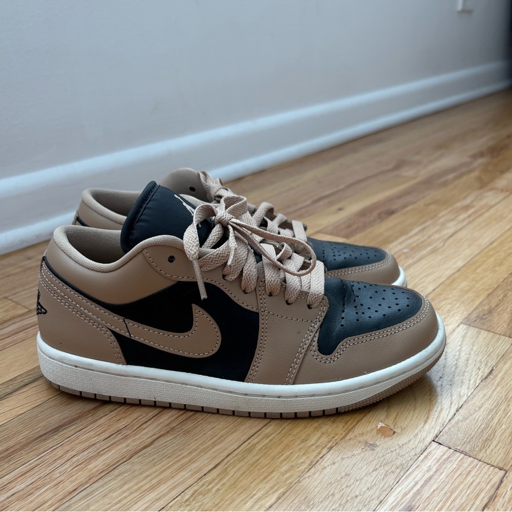 Women’s Jordan Low Size 6 Tan/Black